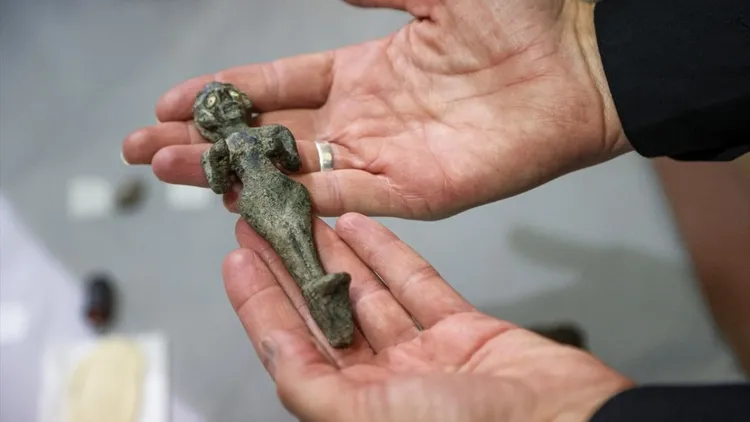 Syria displays 21 returned US artifacts at Damascus National Museum