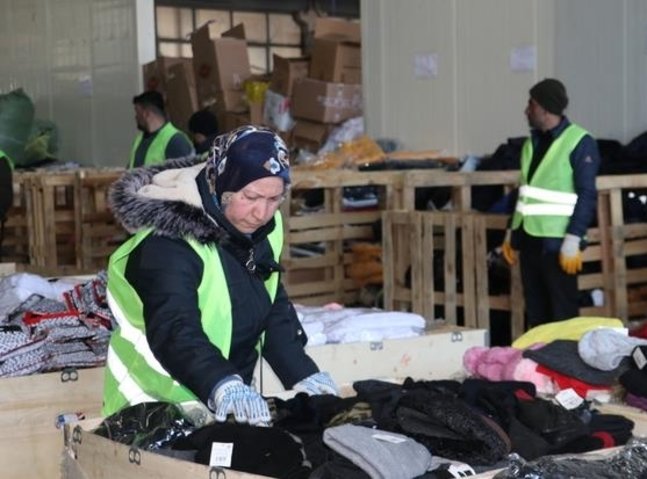 Quake victims in Türkiye’s Diyarbakir receive aid from various countries