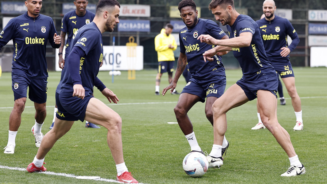 FENERBAHÇE’DE TRANSFER LİSTESİ NETLEŞİYOR