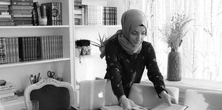 Çocuklarla koşan kadınlar