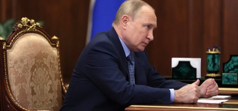 PUTIN SAYS GAS FOR RUBLES WILL NOT HURT EUROPES CONTRACTS