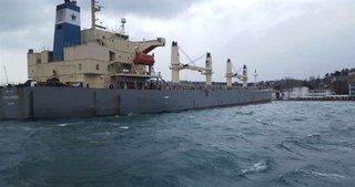 Yeniköy’de bir gemi karaya oturdu