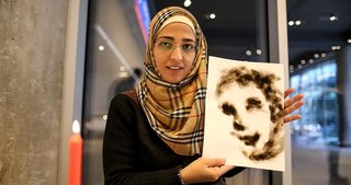 Suriyeli ressam Felek el Gazzi, mum alevini sanat eserine dönüştürüyor