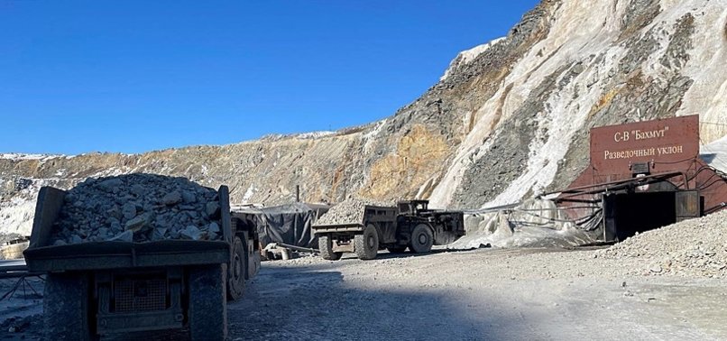 13 PEOPLE TRAPPED IN GOLD MINE IN RUSSIA AFTER ROCK FALL