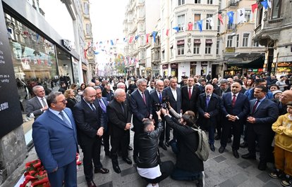 İstanbulişdünyasındanterörekarşıdimdikayaktayızmesajı