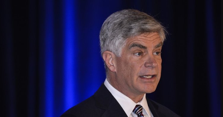 Philadelphia Fed Başkanı’na göre faiz indirimi Eylül ayında başlamalı