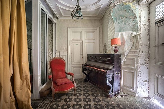 Harabeler arasında bir piyano