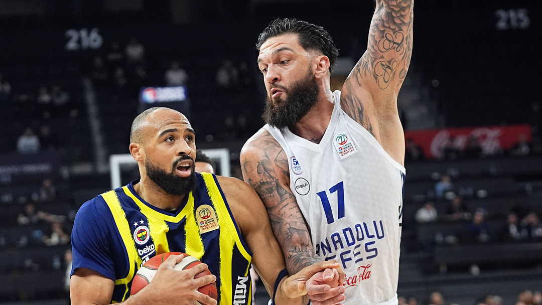 DERBİDE KAZANAN FENERBAHÇE