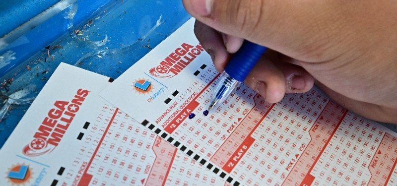 Mega Millions jackpot rises to $1.55B before Tuesday drawing