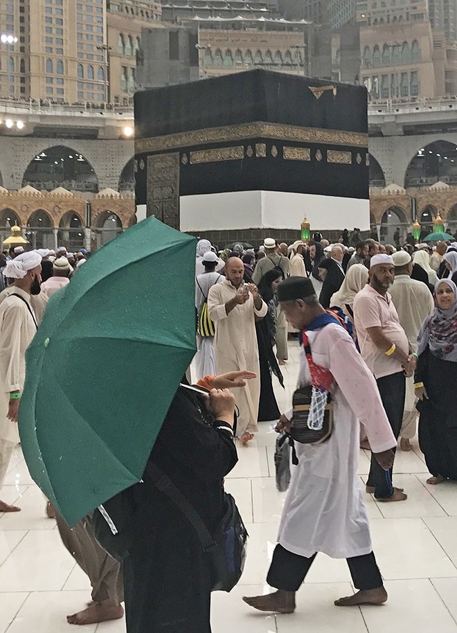 Kabe’de yağmur sevinci