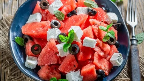 Tulum Peynirli Karpuz Salatası