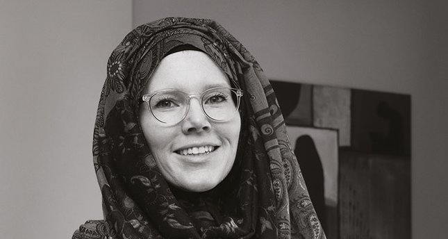 Çocuklarla koşan kadınlar