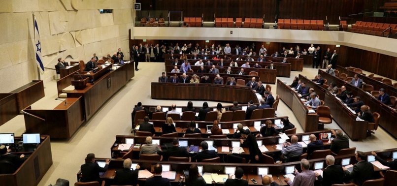 ISRAELI GOVERNMENT HANGS IN BALANCE AFTER LAWMAKER QUITS