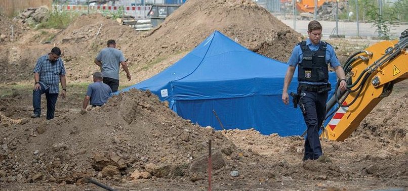 FRANKFURT STARTS EVACUATION BEFORE ATTEMPT TO DEFUSE WWII BOMB