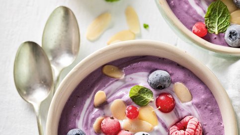 Yaban Mersinli Smoothie Bowl