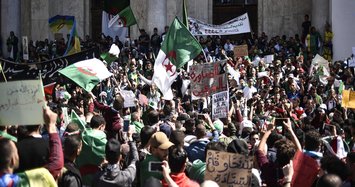 Hundreds of thousands of Algerians call for Bouteflika's resignation