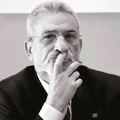 Celladıma Gülümserken Çektirdiğim Son Resmin Arkasındaki Satırlar