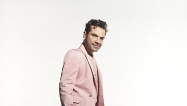 Kenan Doğulu’dan Aşkın Sınır Tanımaz Çağrısı Ne İstersen O