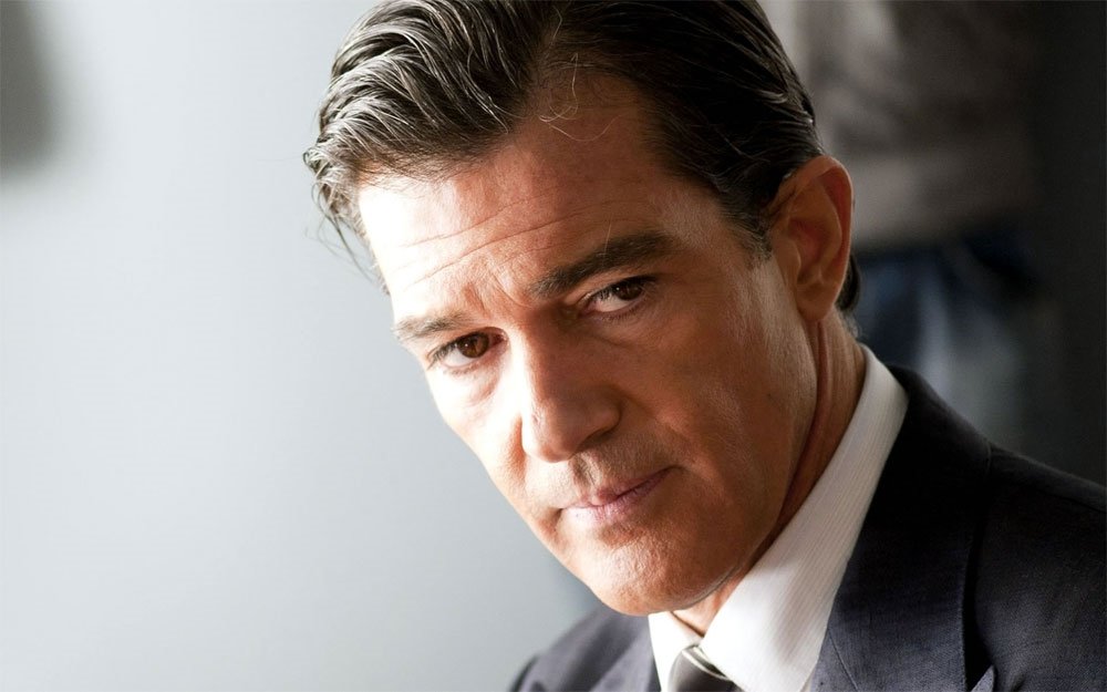 ANTONİO BANDERAS KALP KRİZİ GEÇİRDİ