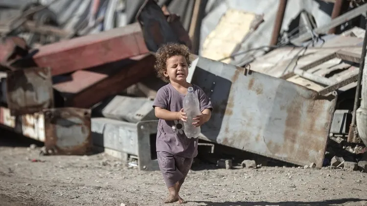 Displaced families in Gaza struggle to survive as humanitarian crisis deepens