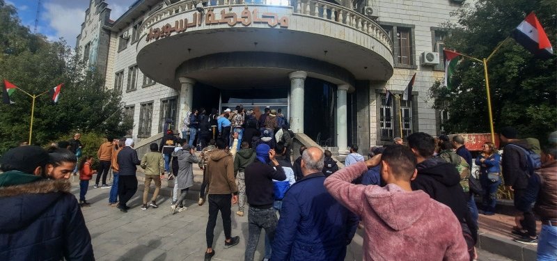 Syrian regime forces open fire on civilian protesters