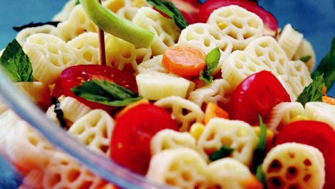 Sebzeli Makarna Salatası