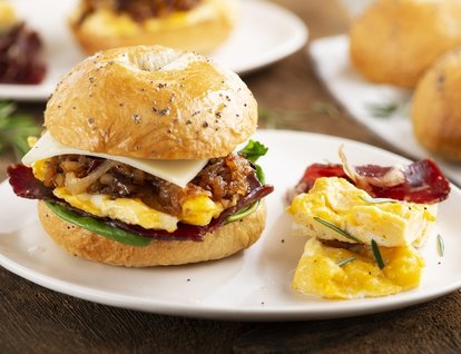 Yumurtalı ve Pastırmalı Bagel