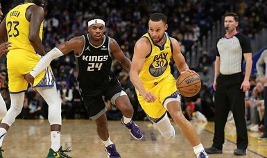 Curry, Warriors beat Kings 113-98 in short-handed showdown