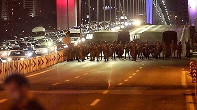 Karanlık geceyi milli direnişle aydınlatan milletimize selam olsun