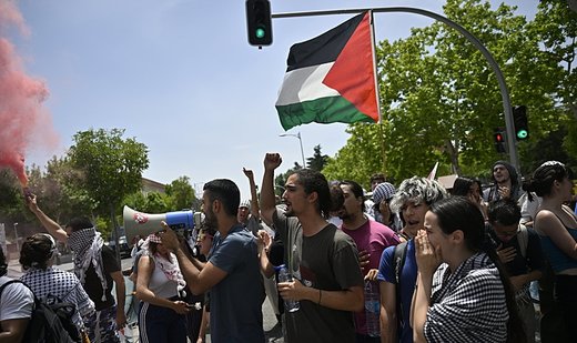University students in Spain block roads in support of Palestine
