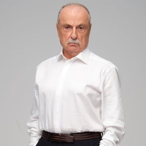 Engin Şenkan – Kimdir