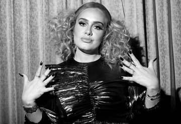 Adele, Yaklaşan Albümünün Çıkışını Gizemli İmalar ile Mi Yapıyor?