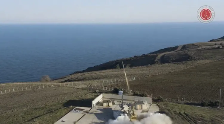 Siper Türkiyes long-range indigenous air defense missile, Siper, successfully ...