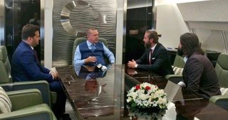 Cumhurbaşkanı Erdoğan’ın uçağında sürpriz misafirler