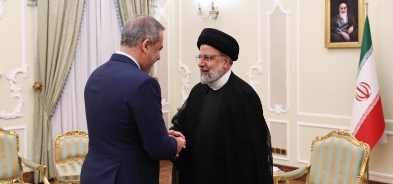 Turkish foreign minister meets with Iranian president in Tehran