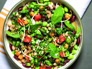 Pesto Soslu Bakliyat Salatası
