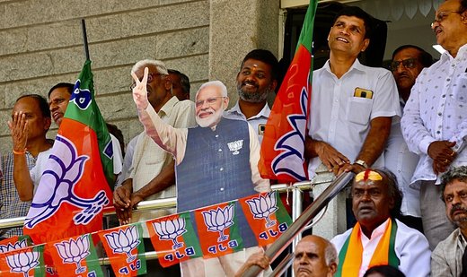 Early vote count shows Modi-led alliance leading in India elections