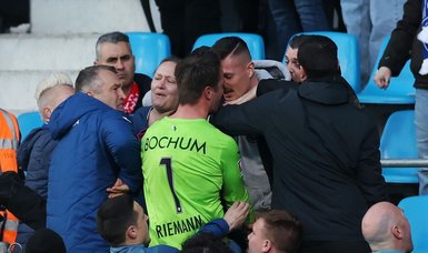 Bochum goalkeeper Riemann in altercation with fans after defeat
