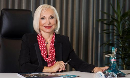 Cam tavanlar kırılıyor