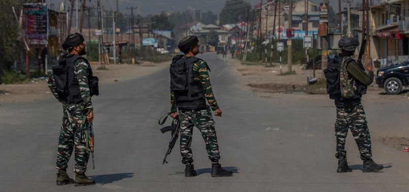 6 COMBATANTS, 2 WORKERS KILLED IN VIOLENCE IN KASHMIR