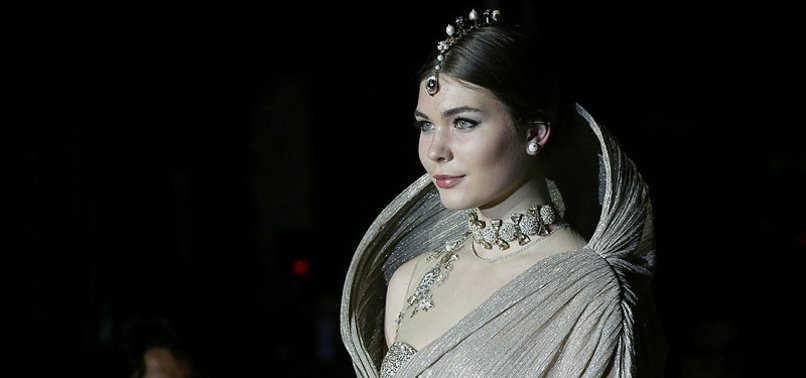 FAMOUS INDIAN DESIGNER HOLDS FASHION SHOW IN ISTANBUL