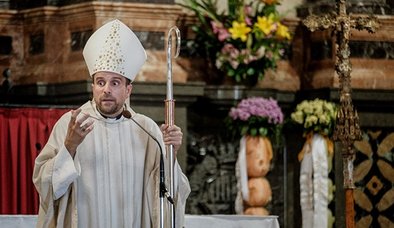 AŞKI BULAN PSİKOPOS KLİSEYE VEDA ETTİ