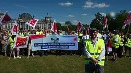 Almanya'da İşten Çıkarmalara Karşı Protesto