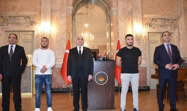 Muslim Turks hailed as heroes after saving lives of Austrians amid Vienna shooting