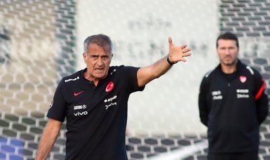 Turkey coach Şenol Güneş seeks to emulate 2002 success