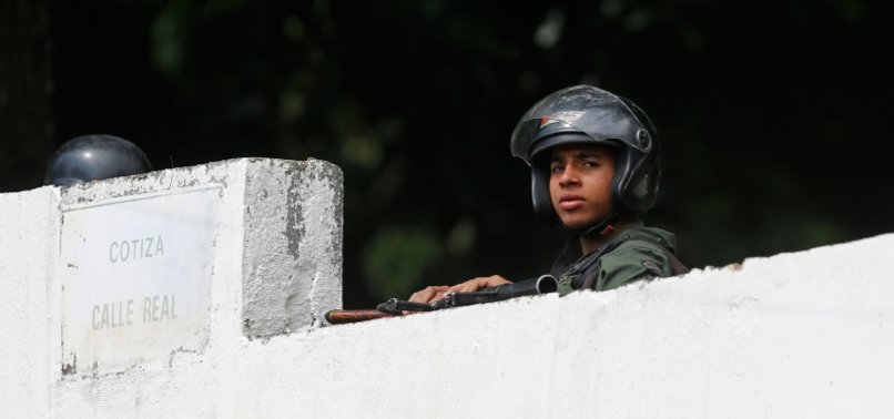 VENEZUELA ARRESTS 27 SOLDIERS FOR STAGING UPRISING
