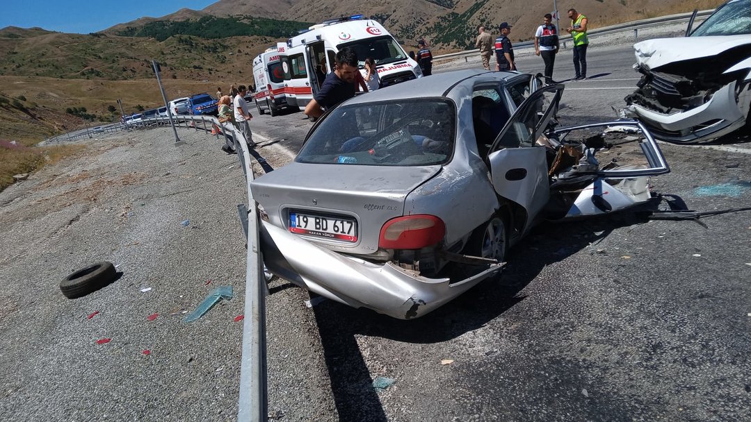 ERZİNCAN’DA FECİ KAZA: 3 ÖLÜ
