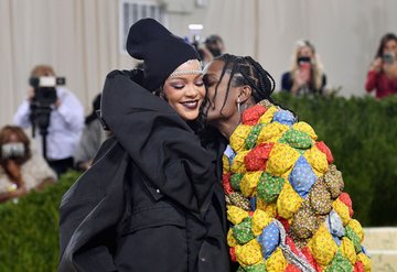 Rihanna ve ASAP Rocky MET Galayı Kapattı