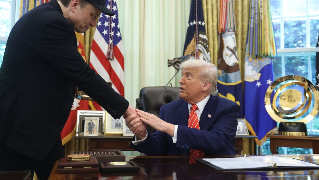 TRUMP VE MUSK BİRBİRİNE GİRDİ