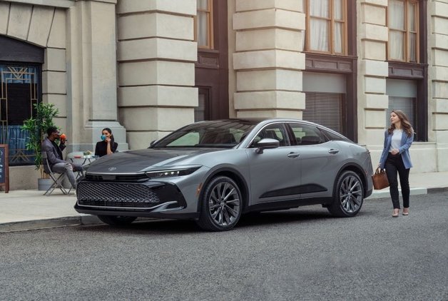 TOYOTA CROWN TANITILDI